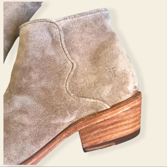 Frye Carson Piping Beige Suede Leather Low Heel Classic Minimalist Ankle Booties - Picture 12 of 16